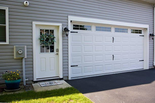 24/7 Emergency Garage Door Panel Replacement experts in Shady Side, MD
